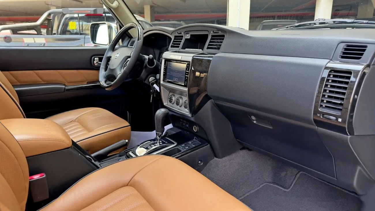 2022 Nissan Patrol Super Safari angeboten von einem Fachhändler in Dubai, Vereinigte Arabische Emirate, Foto 10 von 13
