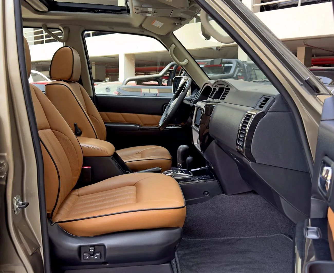 2022 Nissan Patrol Super Safari angeboten von einem Fachhändler in Dubai, Vereinigte Arabische Emirate, Foto 11 von 13
