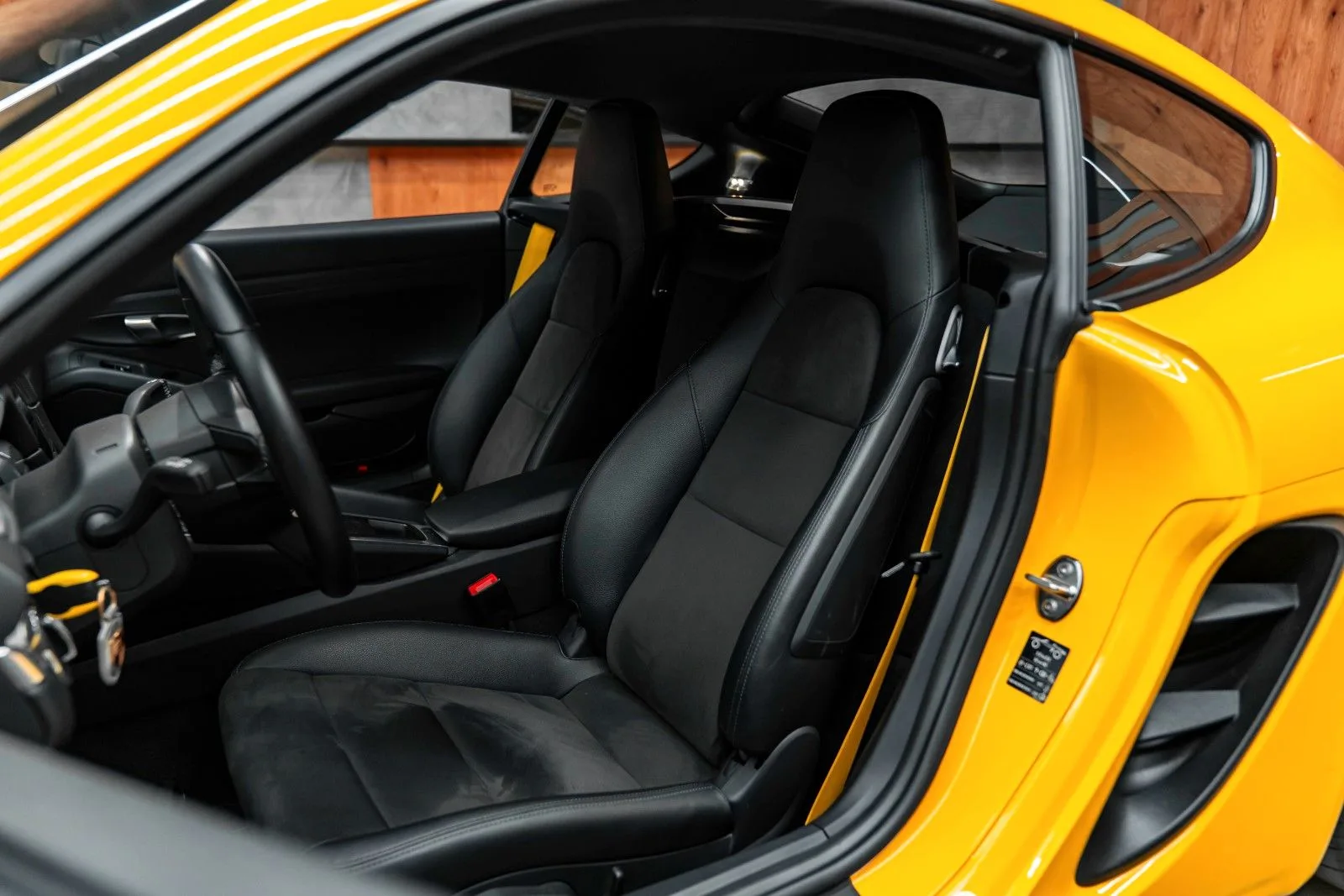 2022 Porsche 718 Cayman, 6/20