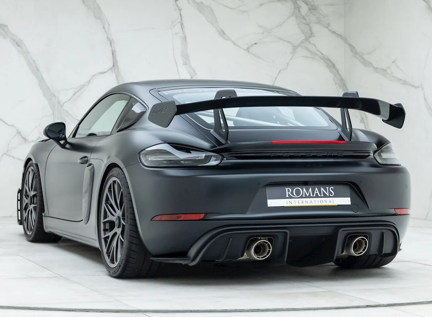 2022 Porsche 718 Cayman GT4 RS proposée par un concessionnaire spécialisé à Banstead, Royaume-Uni, photo 7 sur 25