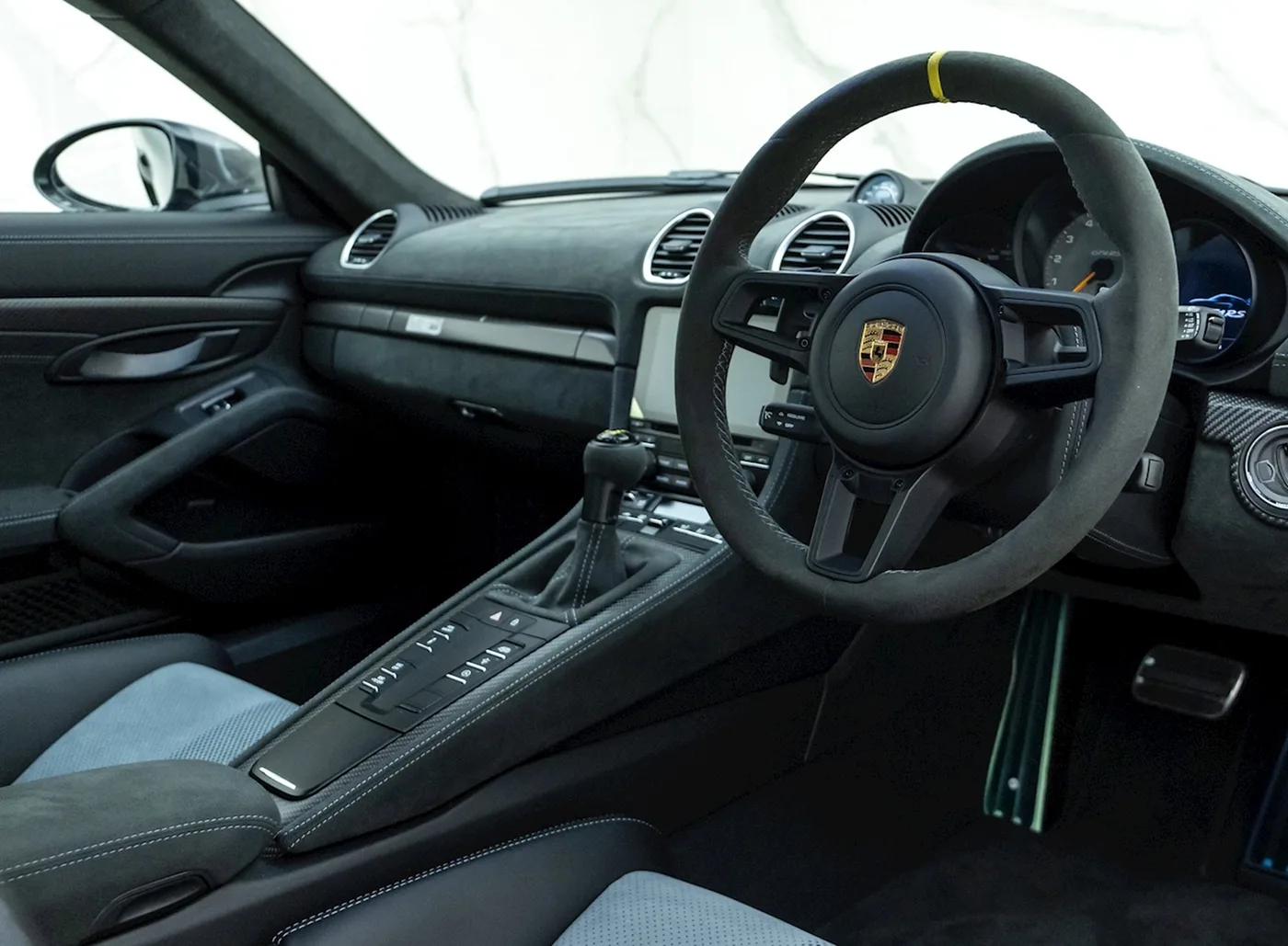 2022 Porsche 718 Cayman GT4 RS proposée par un concessionnaire spécialisé à Banstead, Royaume-Uni, photo 9 sur 25