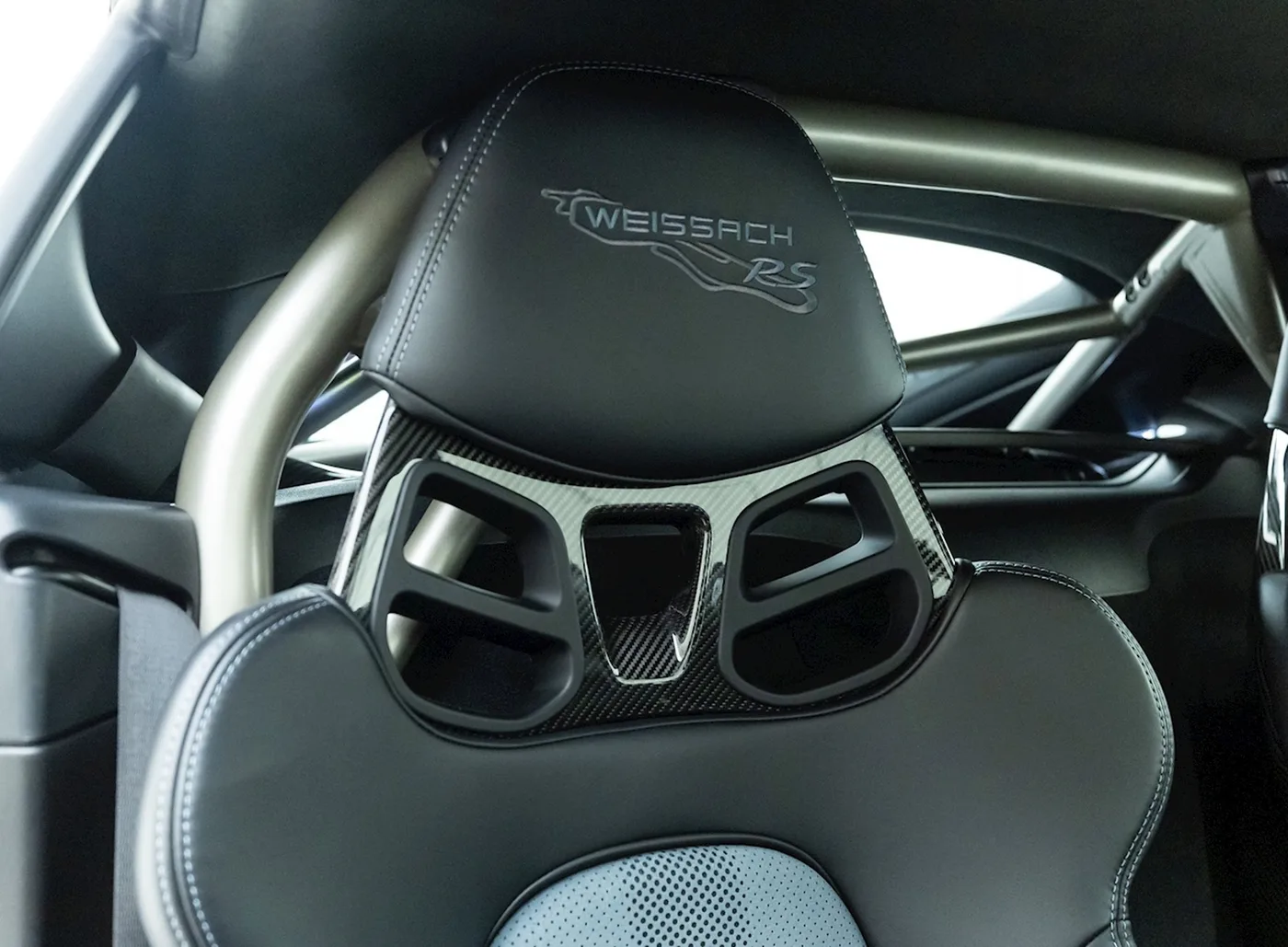 2022 Porsche 718 Cayman GT4 RS proposée par un concessionnaire spécialisé à Banstead, Royaume-Uni, photo 11 sur 25