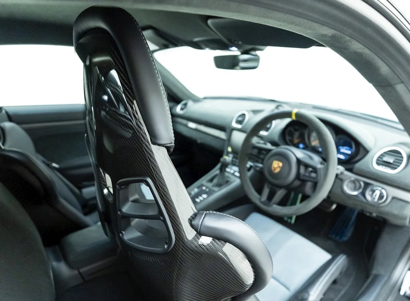 2022 Porsche 718 Cayman GT4 RS proposée par un concessionnaire spécialisé à Banstead, Royaume-Uni, photo 13 sur 25