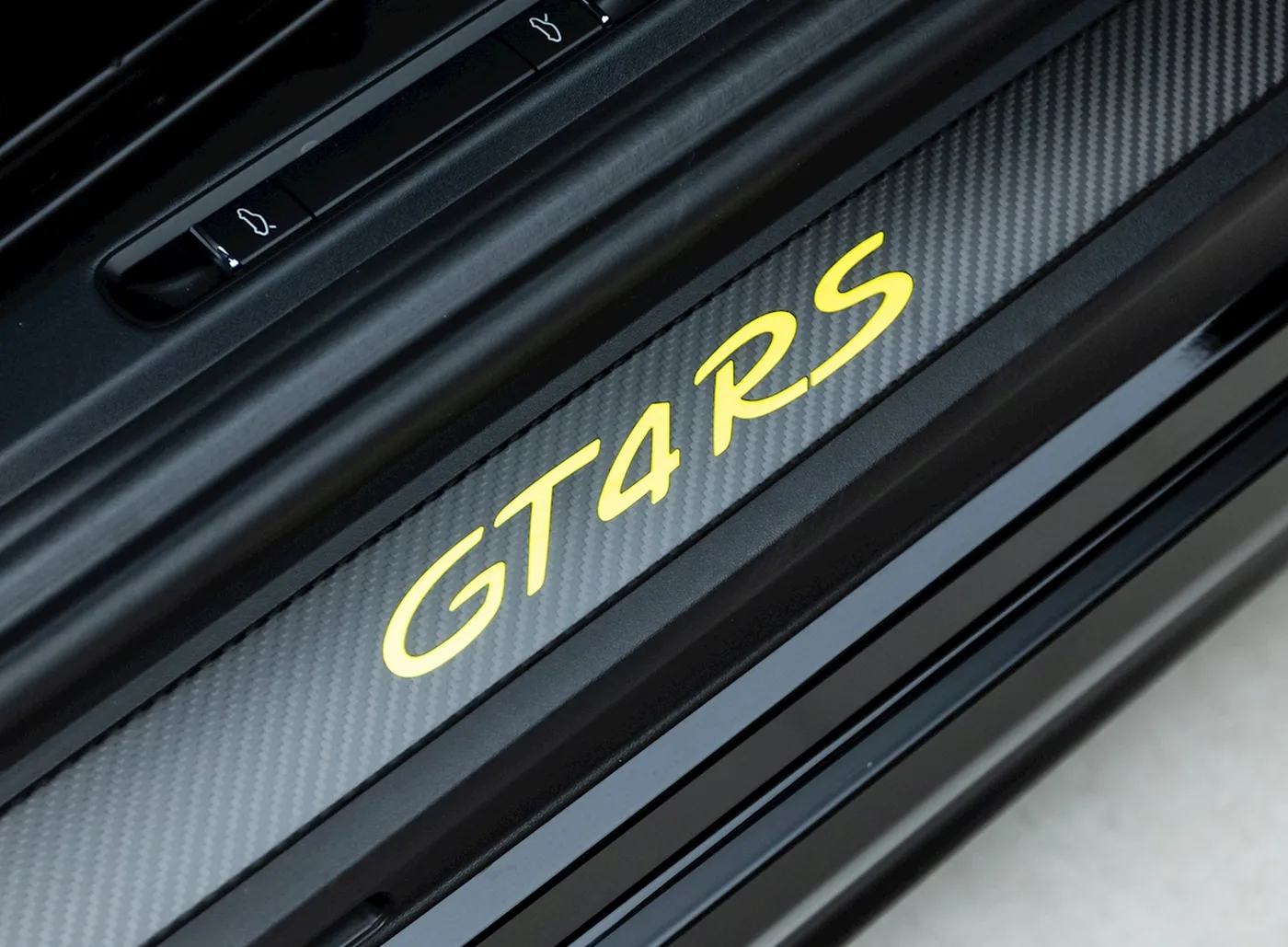 2022 Porsche 718 Cayman GT4 RS proposée par un concessionnaire spécialisé à Banstead, Royaume-Uni, photo 20 sur 25