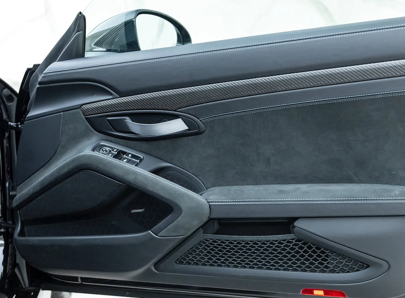 2022 Porsche 718 Cayman GT4 RS proposée par un concessionnaire spécialisé à Banstead, Royaume-Uni, photo 21 sur 25