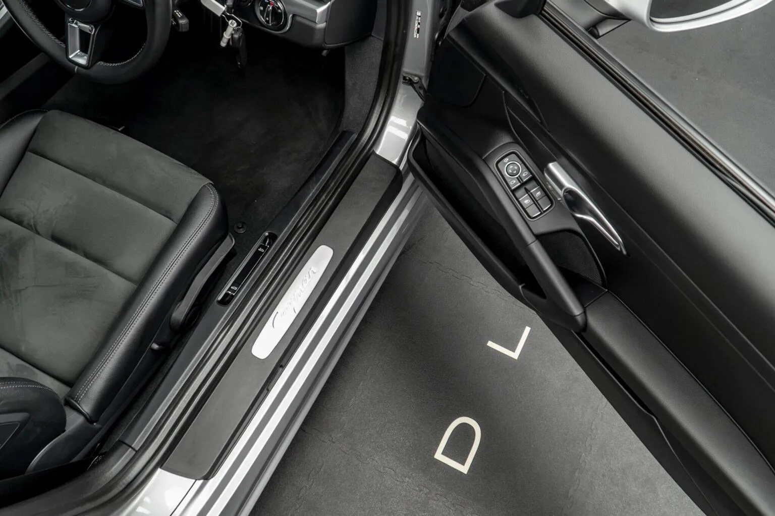 2022 Porsche 718 Cayman, 28/30