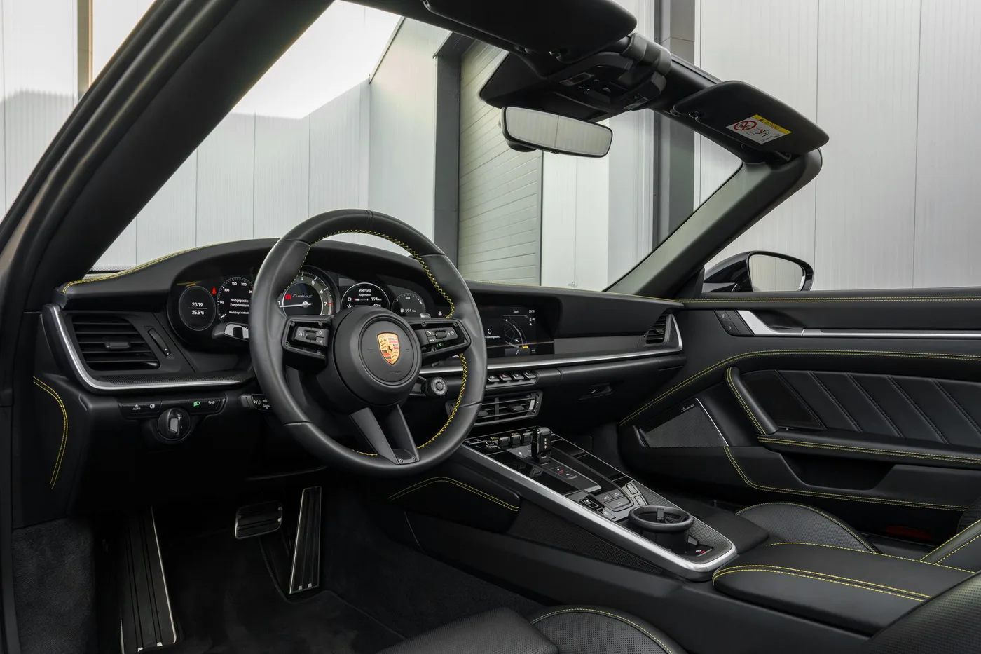 2022 Porsche 911 Turbo S Cabriolet proposée par un spécialiste de la supercar à Woerden, Pays-Bas, photo 3 sur 25