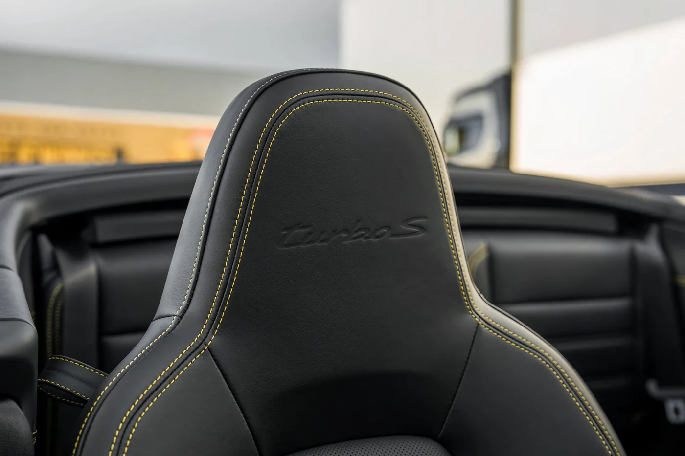 2022 Porsche 911 Turbo S Cabriolet proposée par un spécialiste de la supercar à Woerden, Pays-Bas, photo 15 sur 25