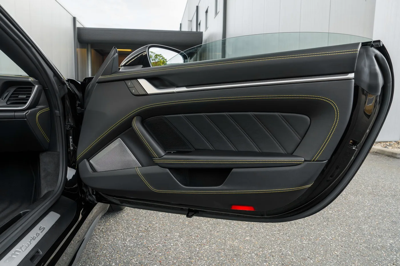 2022 Porsche 911 Turbo S Cabriolet proposée par un spécialiste de la supercar à Woerden, Pays-Bas, photo 19 sur 25
