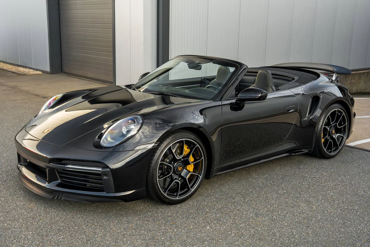 2022 Porsche 911 Turbo S Cabriolet proposée par un spécialiste de la supercar à Woerden, Pays-Bas, photo 23 sur 25
