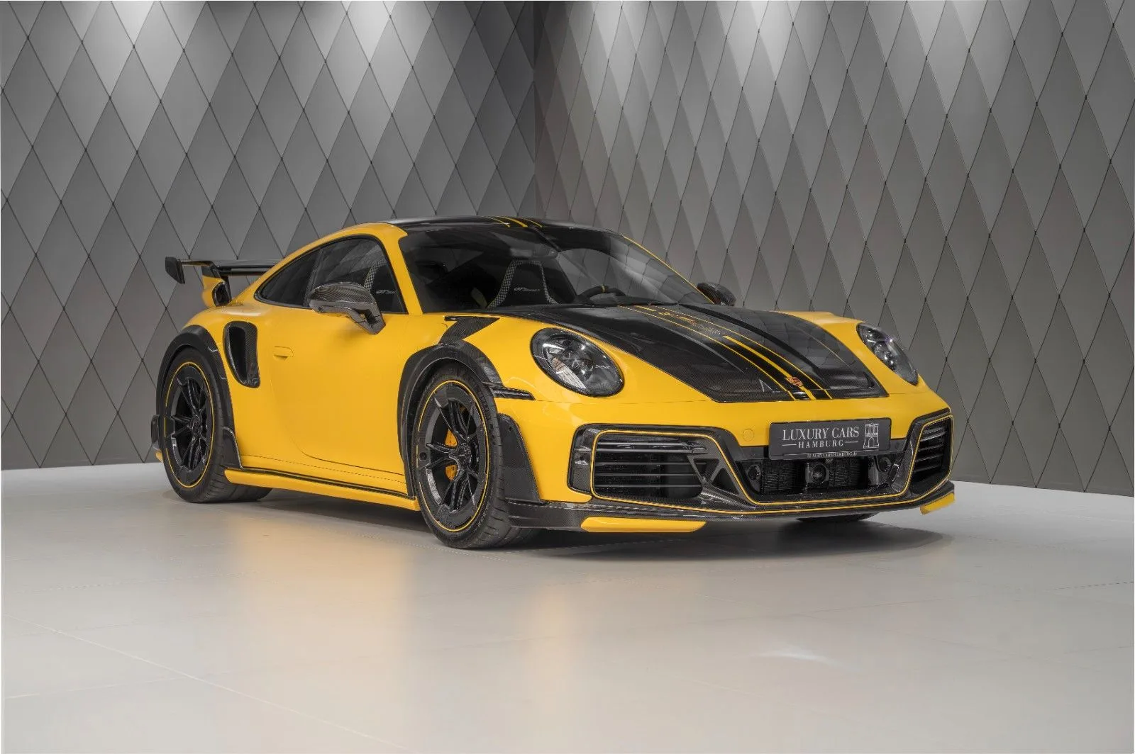 2022 Porsche 911 Turbo S proposée par un spécialiste de la supercar à Schenefeld, Allemagne, photo principale