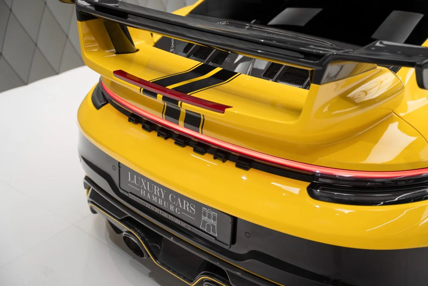 2022 Porsche 911 Turbo S proposée par un spécialiste de la supercar à Schenefeld, Allemagne, photo 11 sur 25