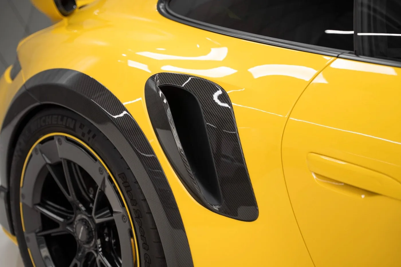 2022 Porsche 911 Turbo S proposée par un spécialiste de la supercar à Schenefeld, Allemagne, photo 14 sur 25