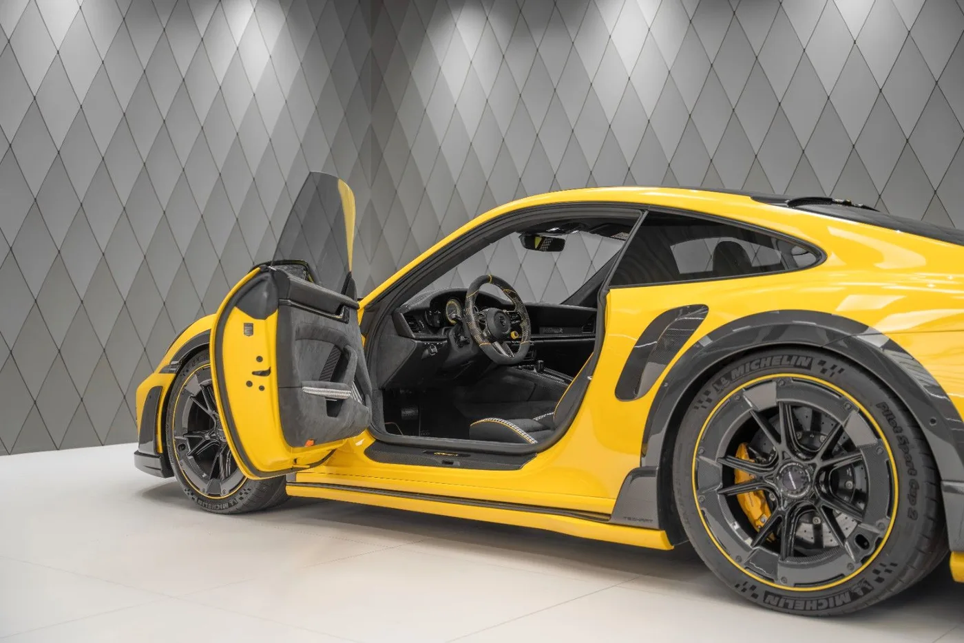 2022 Porsche 911 Turbo S proposée par un spécialiste de la supercar à Schenefeld, Allemagne, photo 15 sur 25