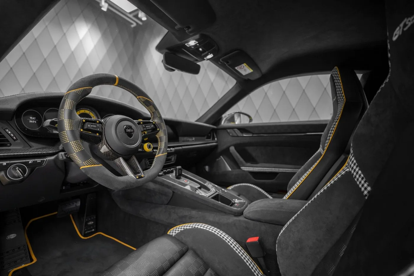 2022 Porsche 911 Turbo S proposée par un spécialiste de la supercar à Schenefeld, Allemagne, photo 17 sur 25