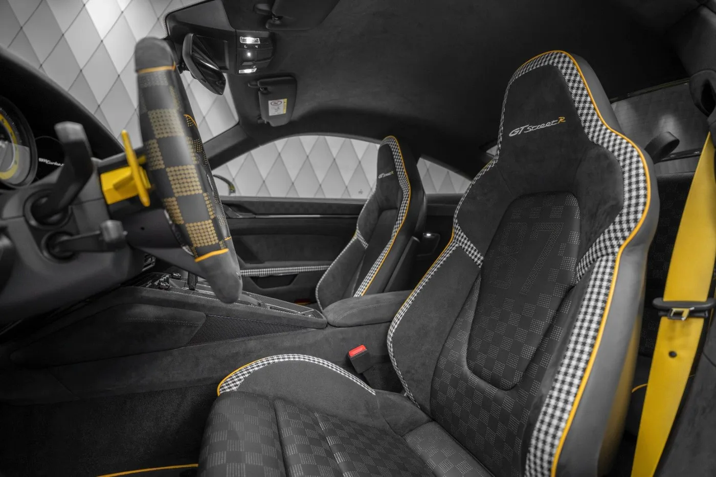 2022 Porsche 911 Turbo S proposée par un spécialiste de la supercar à Schenefeld, Allemagne, photo 18 sur 25