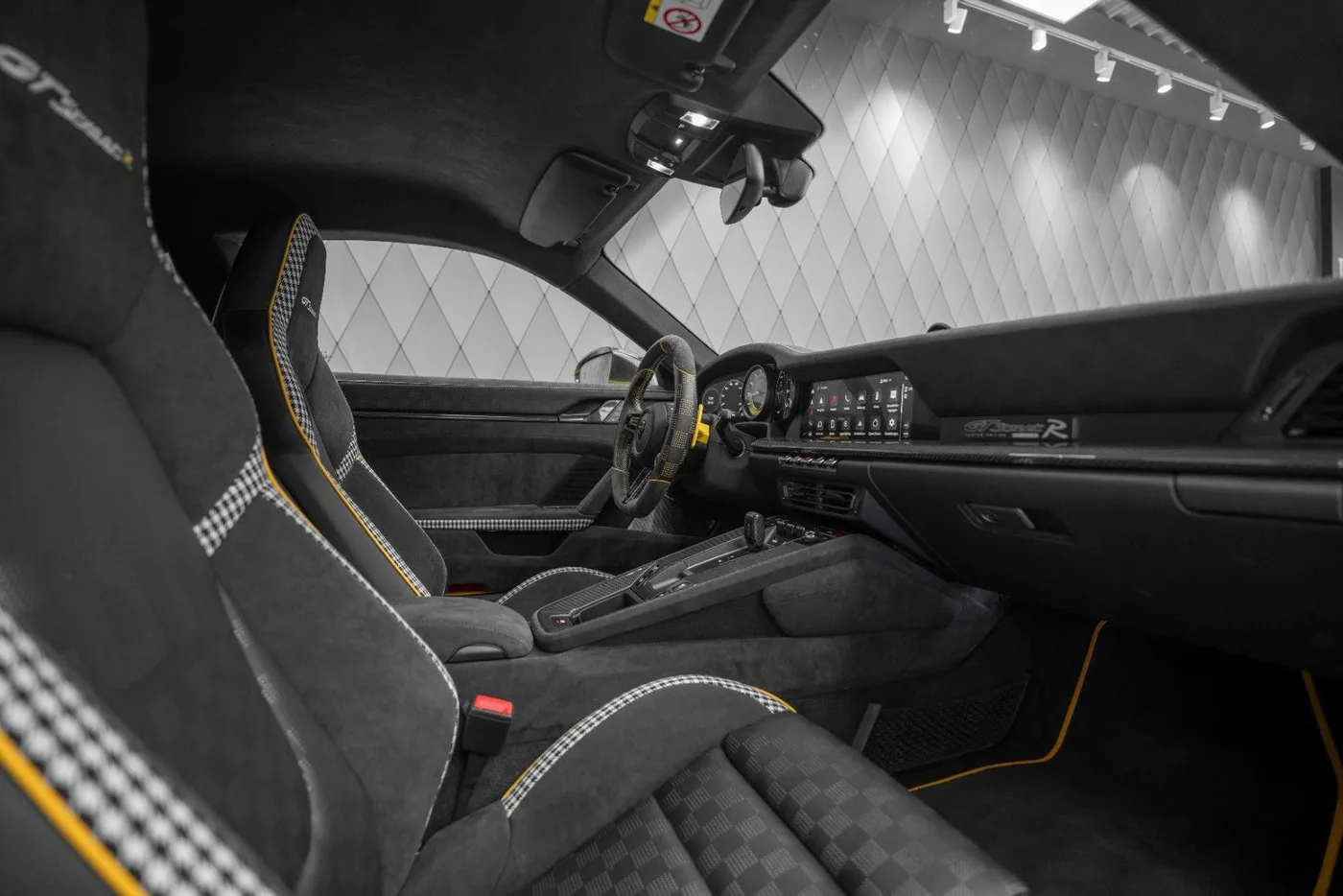 2022 Porsche 911 Turbo S proposée par un spécialiste de la supercar à Schenefeld, Allemagne, photo 19 sur 25