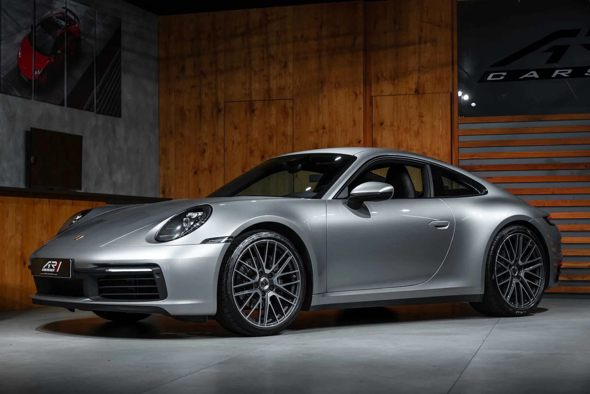 2022 Porsche 911 angeboten von einem Fachhändler in Bratislava, Slowakei, Hauptfoto