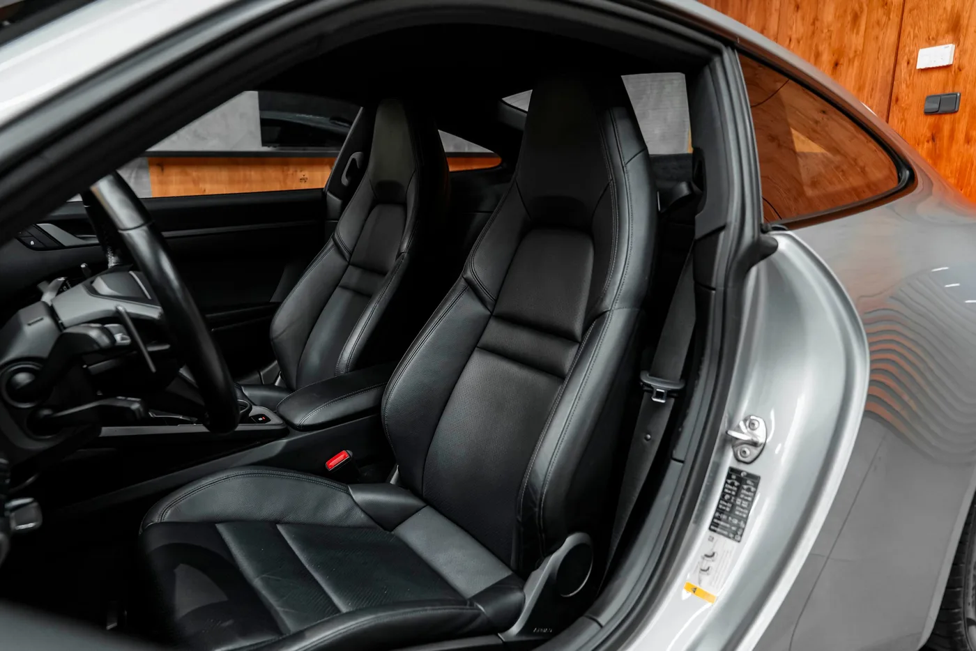 2022 Porsche 911 angeboten von einem Fachhändler in Bratislava, Slowakei, Foto 7 von 15