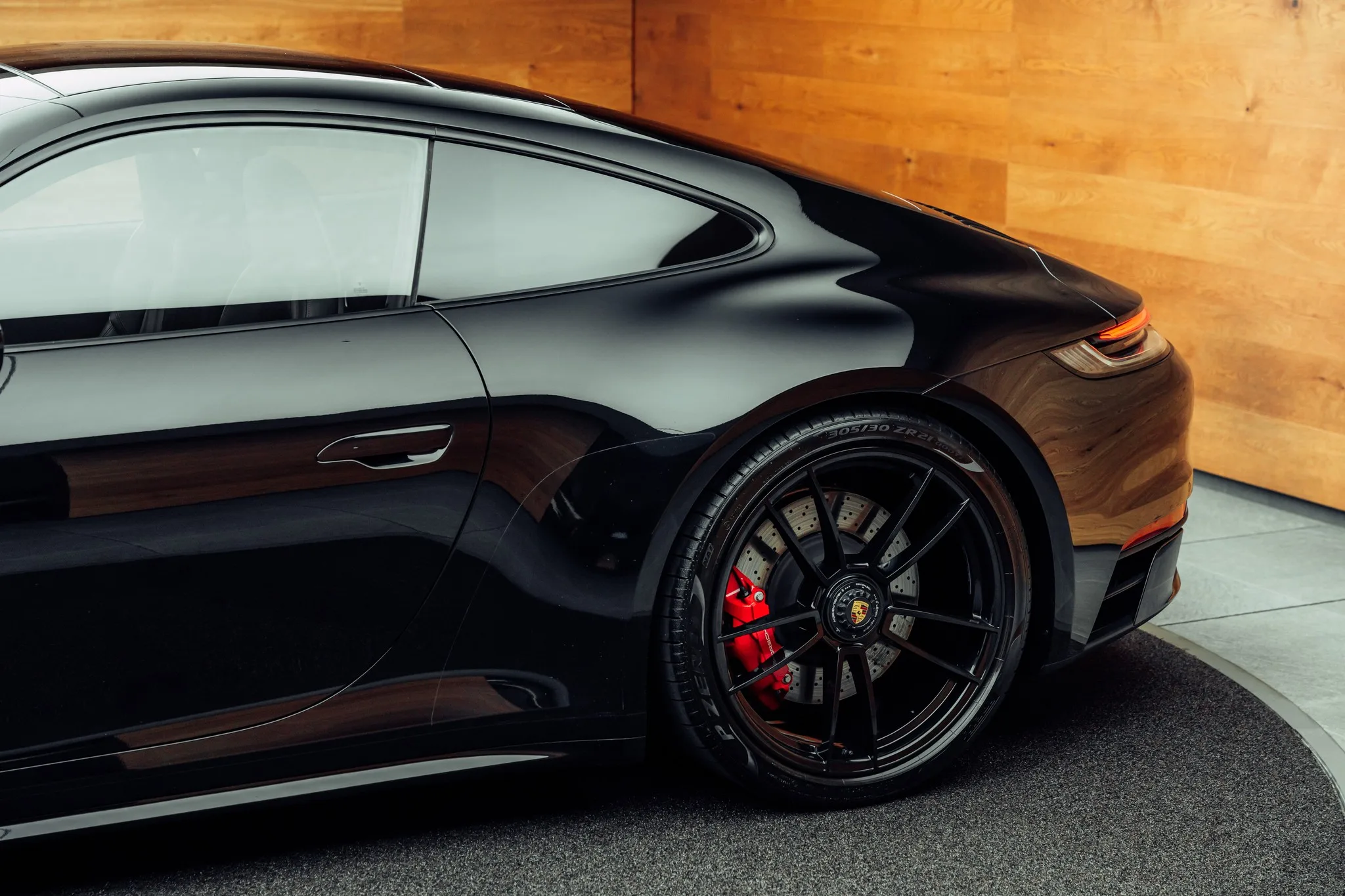 2022 Porsche 911 Carrera 4 GTS, 19/20