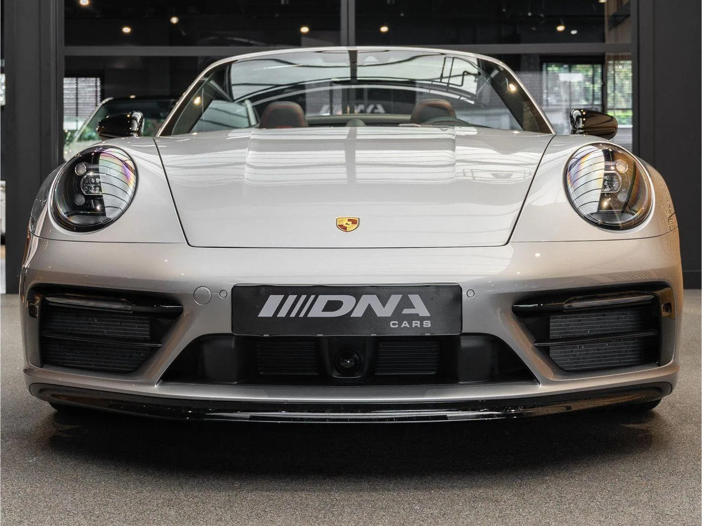 2022 Porsche 911 Carrera 4 GTS Cabriolet, 2/30