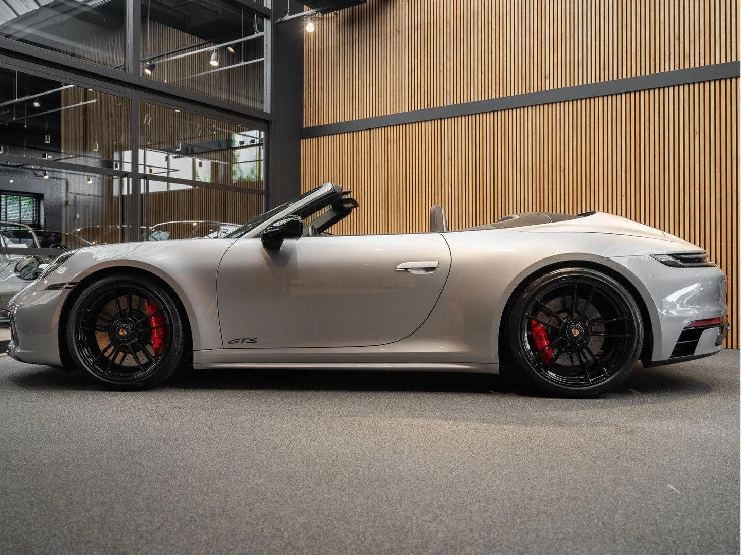 2022 Porsche 911 Carrera 4 GTS Cabriolet, 3/30