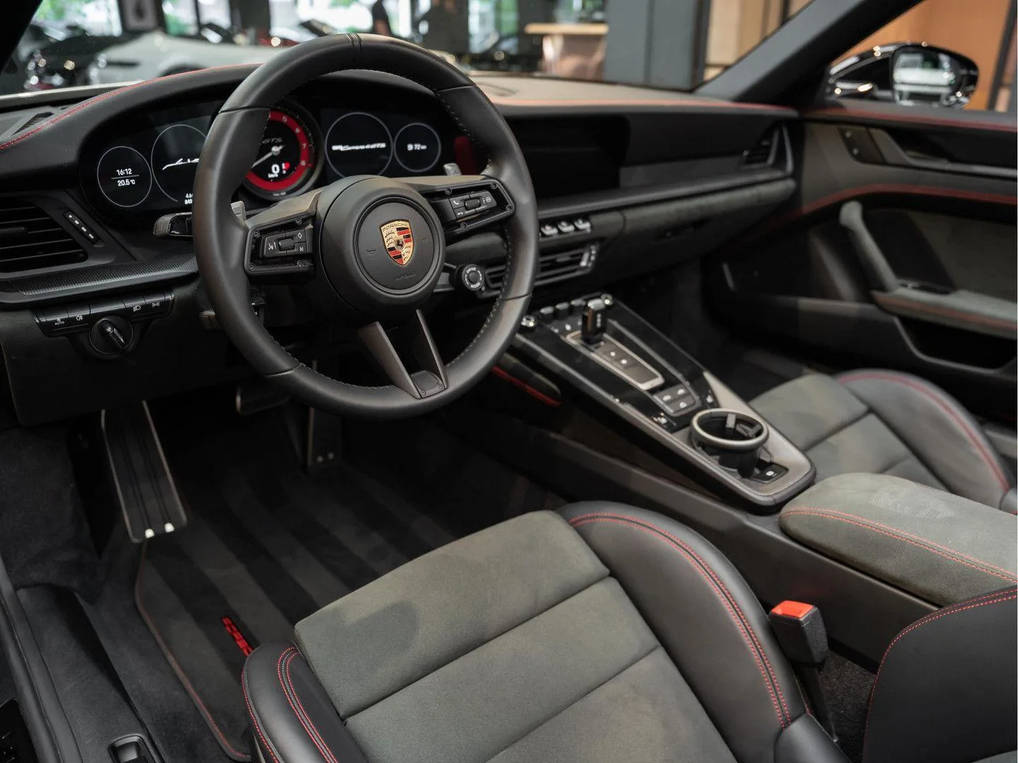 2022 Porsche 911 Carrera 4 GTS Cabriolet, 7/30