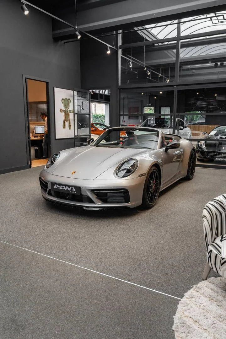 2022 Porsche 911 Carrera 4 GTS Cabriolet, 19/30