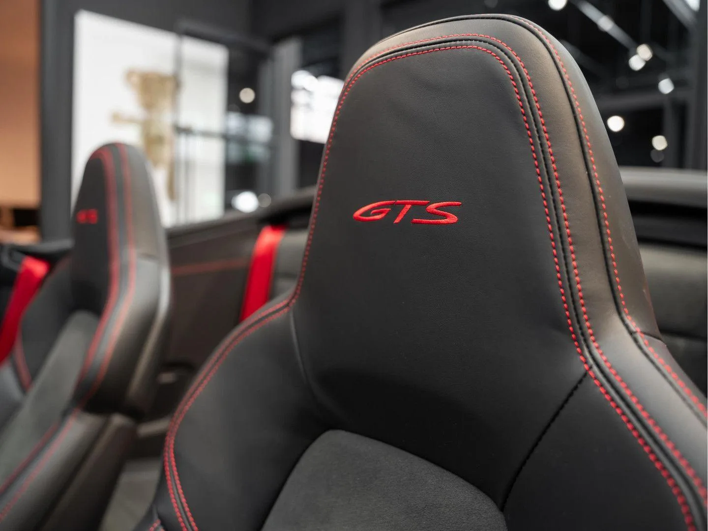2022 Porsche 911 Carrera 4 GTS Cabriolet, 28/30