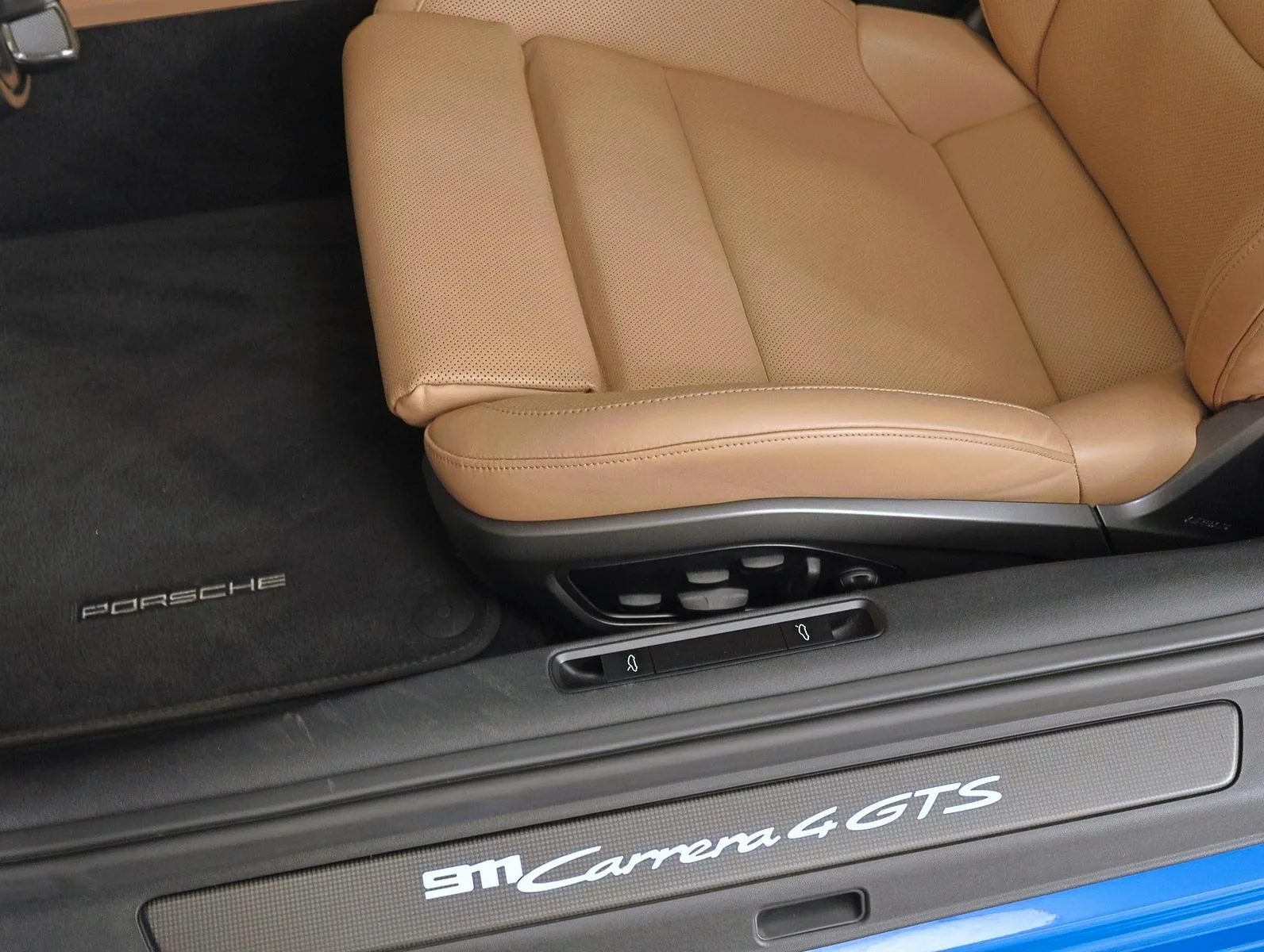 2022 Porsche 911 Carrera 4 GTS, 11/27