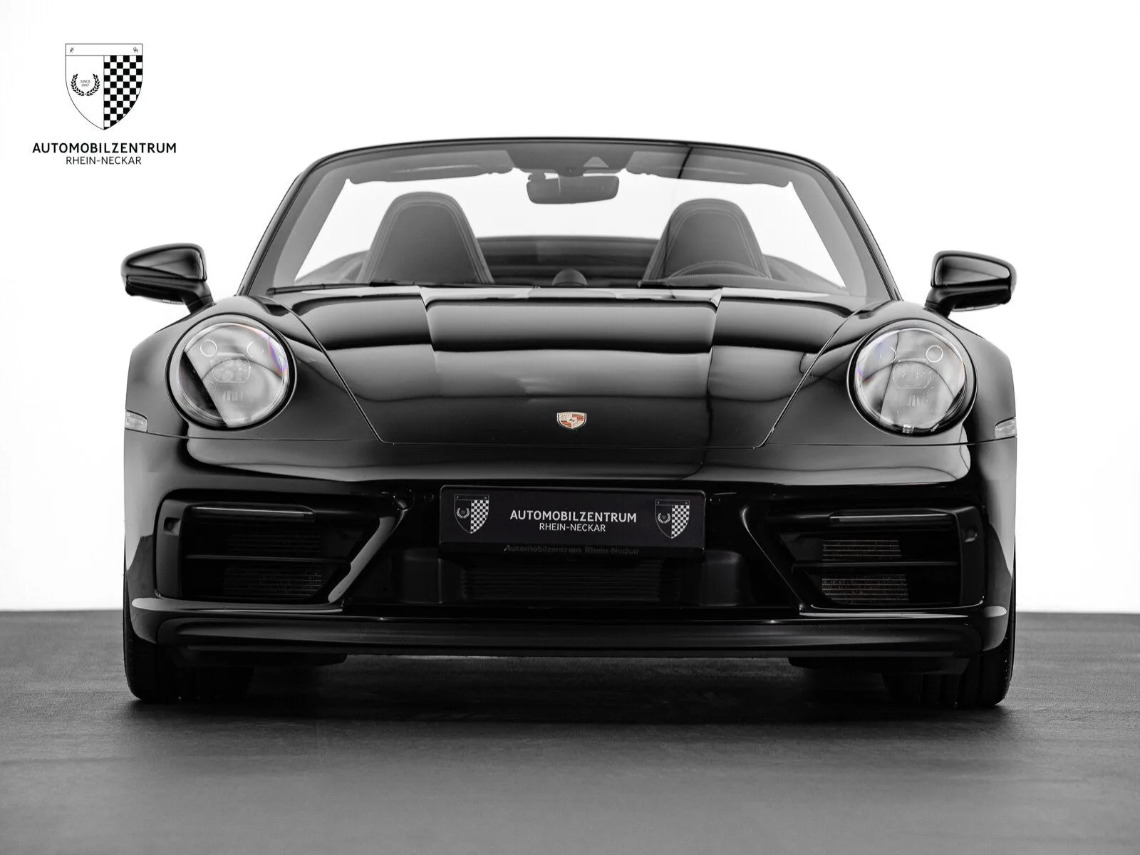 2022 Porsche 911 Carrera GTS Cabriolet, 2/30