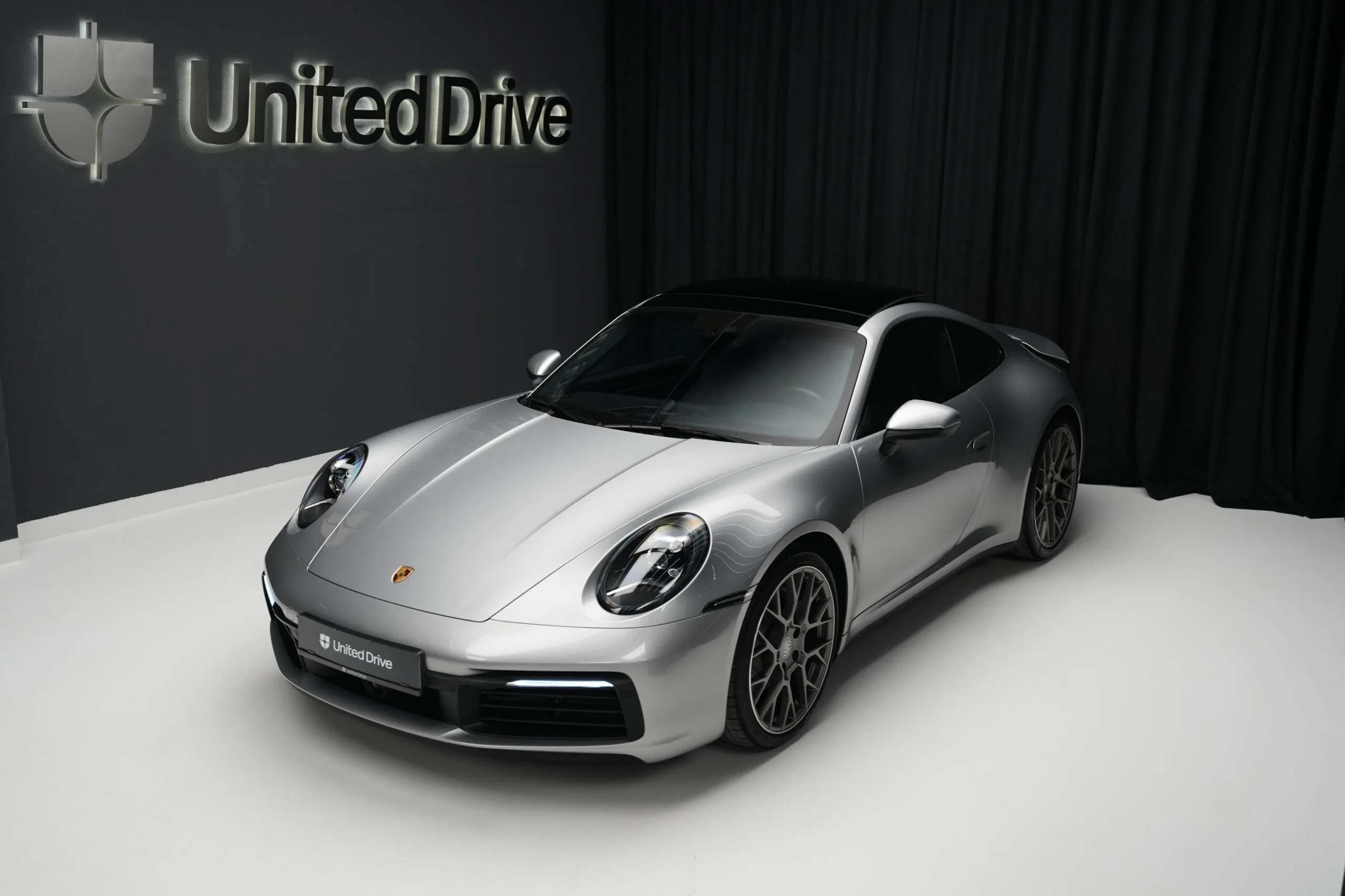 2022 Porsche 911 Carrera, 2/30