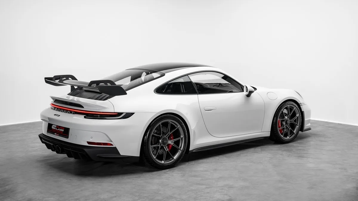 2022 Porsche 911 GT3, manual proposée par un concessionnaire spécialisé à Dubai, Émirats arabes unis, photo 3 sur 25