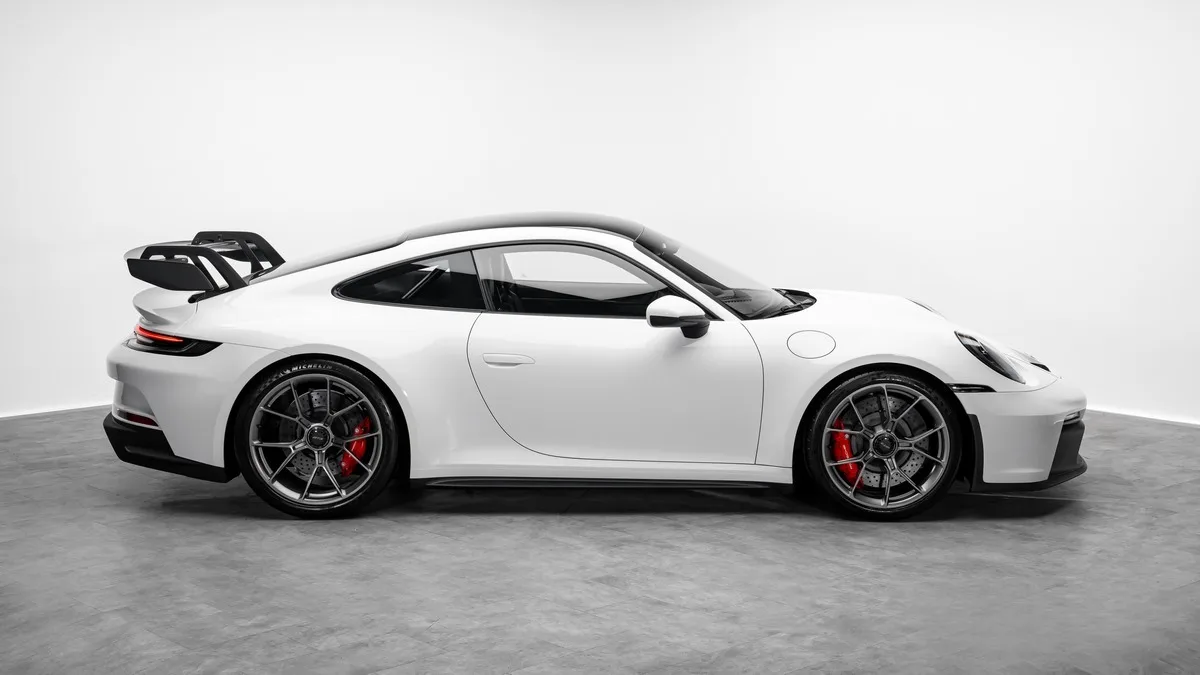 2022 Porsche 911 GT3, manual proposée par un concessionnaire spécialisé à Dubai, Émirats arabes unis, photo 5 sur 25