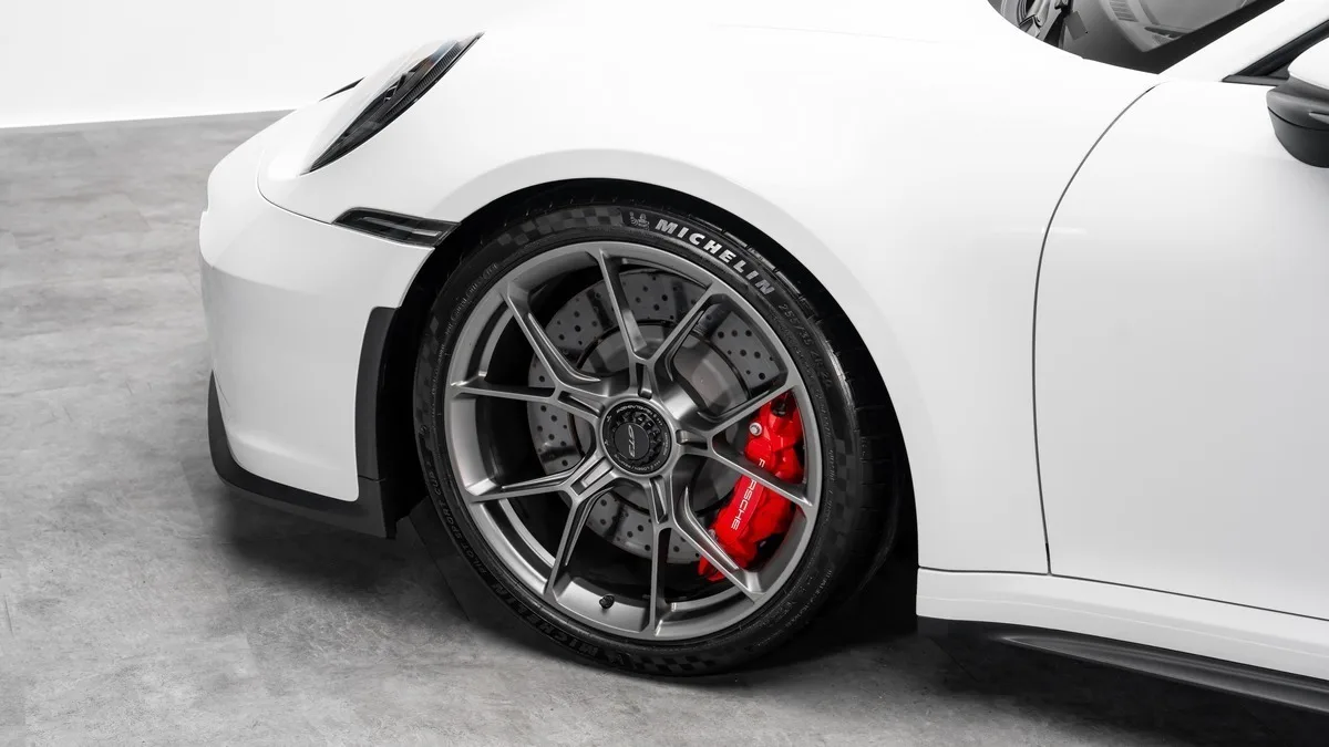 2022 Porsche 911 GT3, manual proposée par un concessionnaire spécialisé à Dubai, Émirats arabes unis, photo 6 sur 25