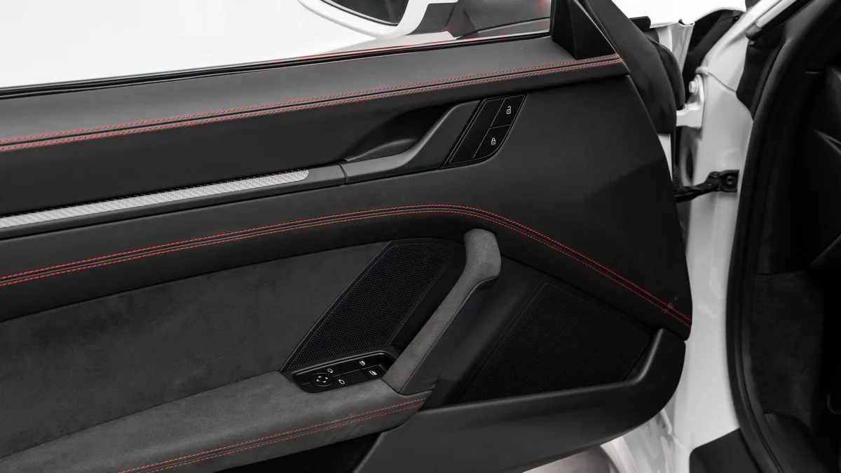 2022 Porsche 911 GT3, manual proposée par un concessionnaire spécialisé à Dubai, Émirats arabes unis, photo 11 sur 25