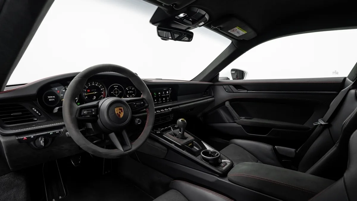 2022 Porsche 911 GT3, manual proposée par un concessionnaire spécialisé à Dubai, Émirats arabes unis, photo 13 sur 25