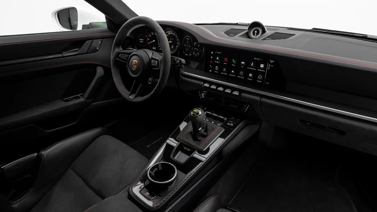 2022 Porsche 911 GT3, manual proposée par un concessionnaire spécialisé à Dubai, Émirats arabes unis, photo 16 sur 25