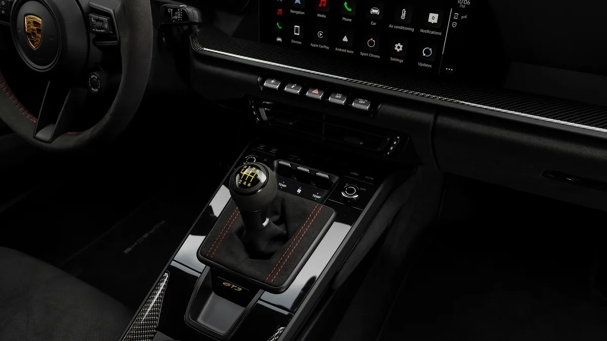 2022 Porsche 911 GT3, manual proposée par un concessionnaire spécialisé à Dubai, Émirats arabes unis, photo 17 sur 25