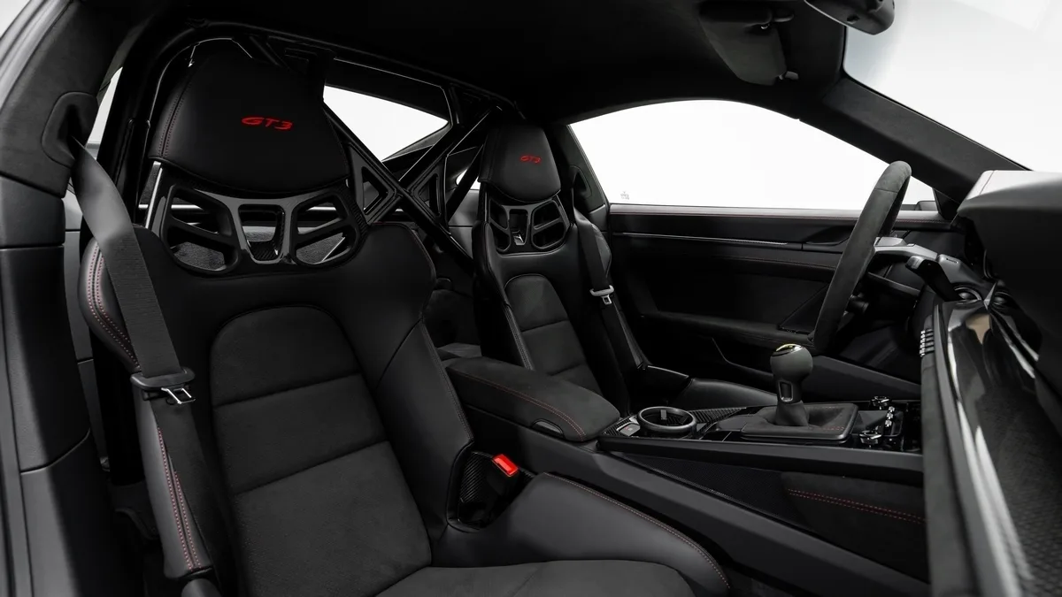 2022 Porsche 911 GT3, manual proposée par un concessionnaire spécialisé à Dubai, Émirats arabes unis, photo 21 sur 25