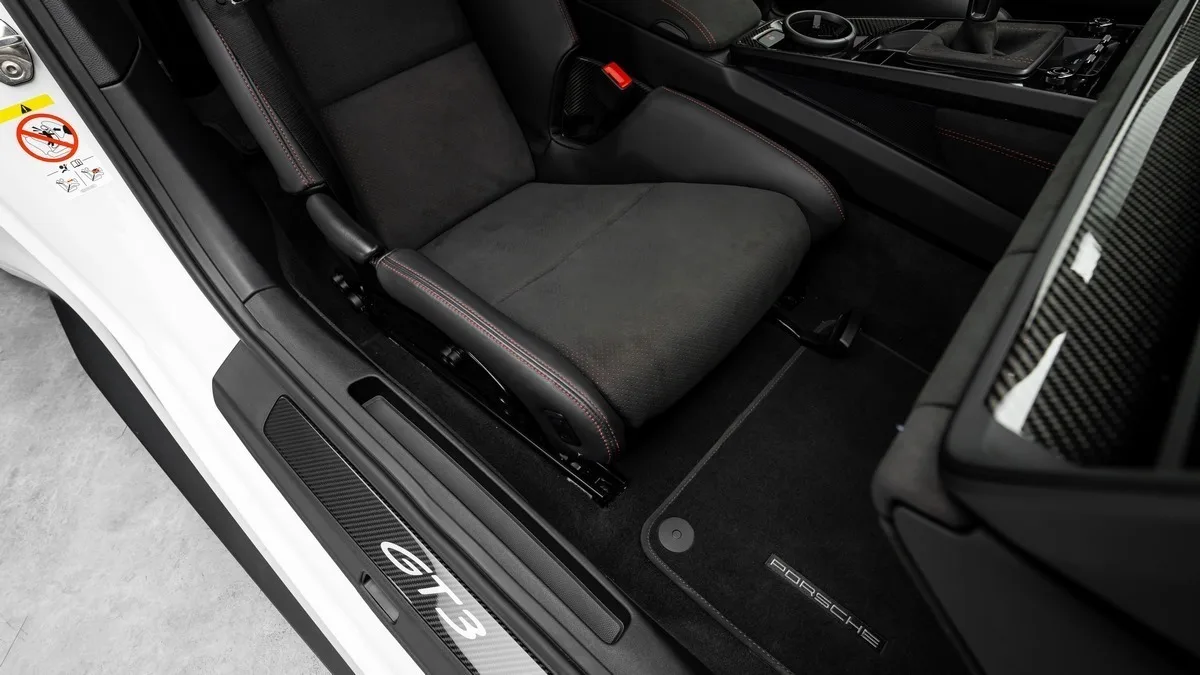 2022 Porsche 911 GT3, manual proposée par un concessionnaire spécialisé à Dubai, Émirats arabes unis, photo 22 sur 25