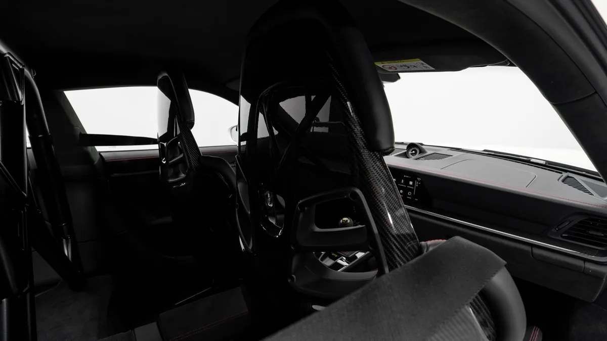 2022 Porsche 911 GT3, manual proposée par un concessionnaire spécialisé à Dubai, Émirats arabes unis, photo 23 sur 25