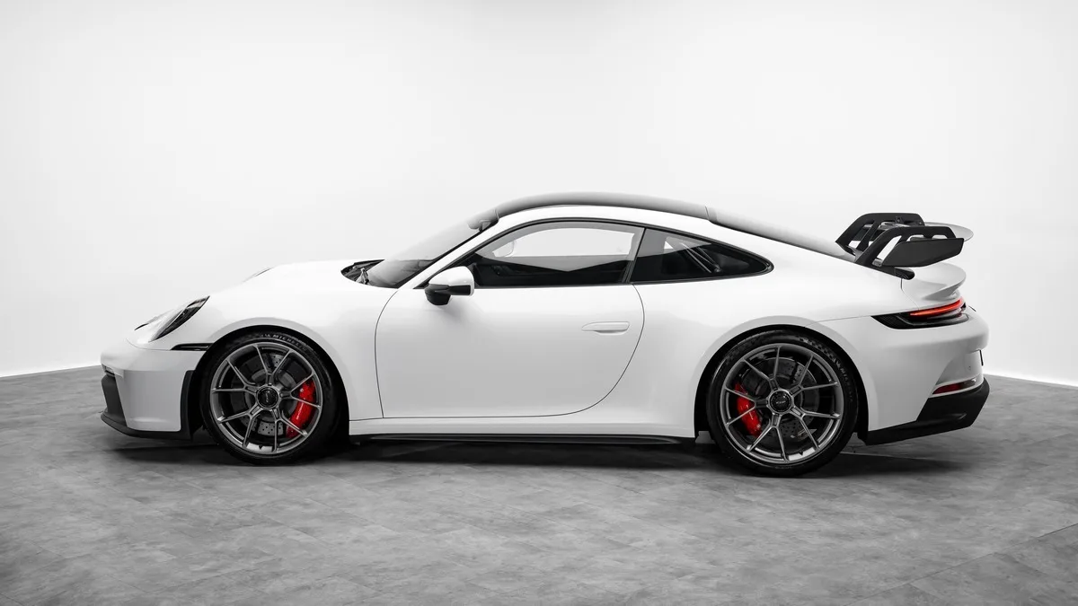 2022 Porsche 911 GT3, manual proposée par un concessionnaire spécialisé à Dubai, Émirats arabes unis, photo 25 sur 25