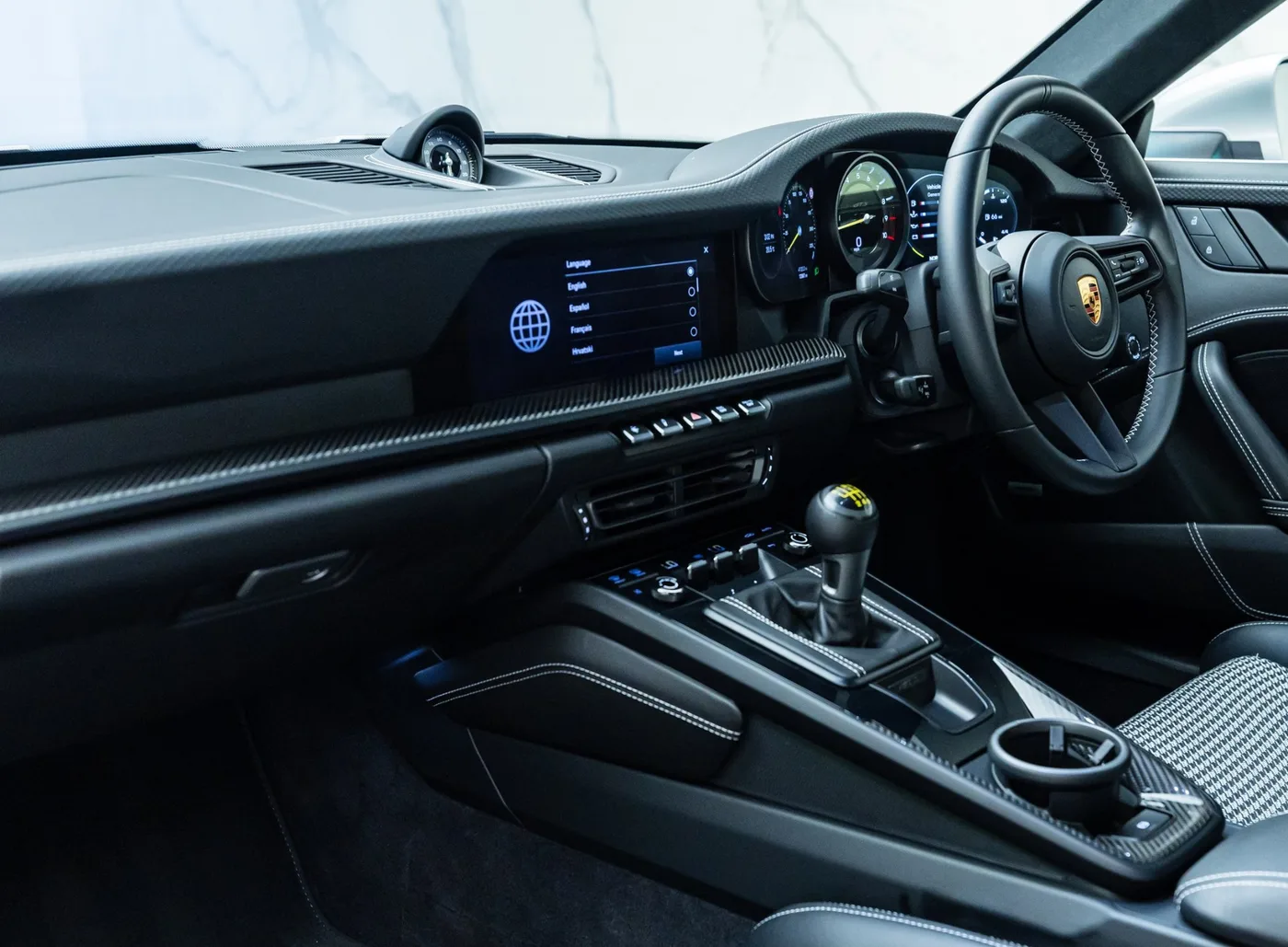 2022 Porsche 911 GT3 Touring proposée par un concessionnaire spécialisé à Banstead, Royaume-Uni, photo 11 sur 25