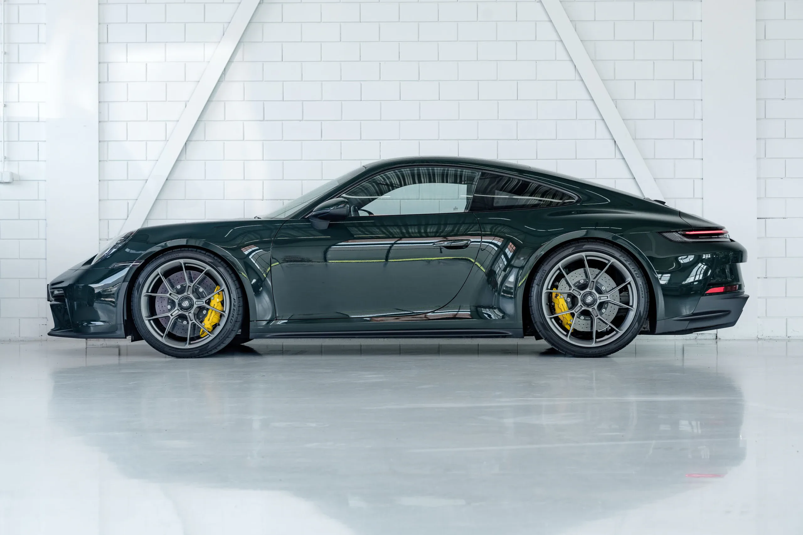 2022 Porsche 911 GT3 Touring, 2/30