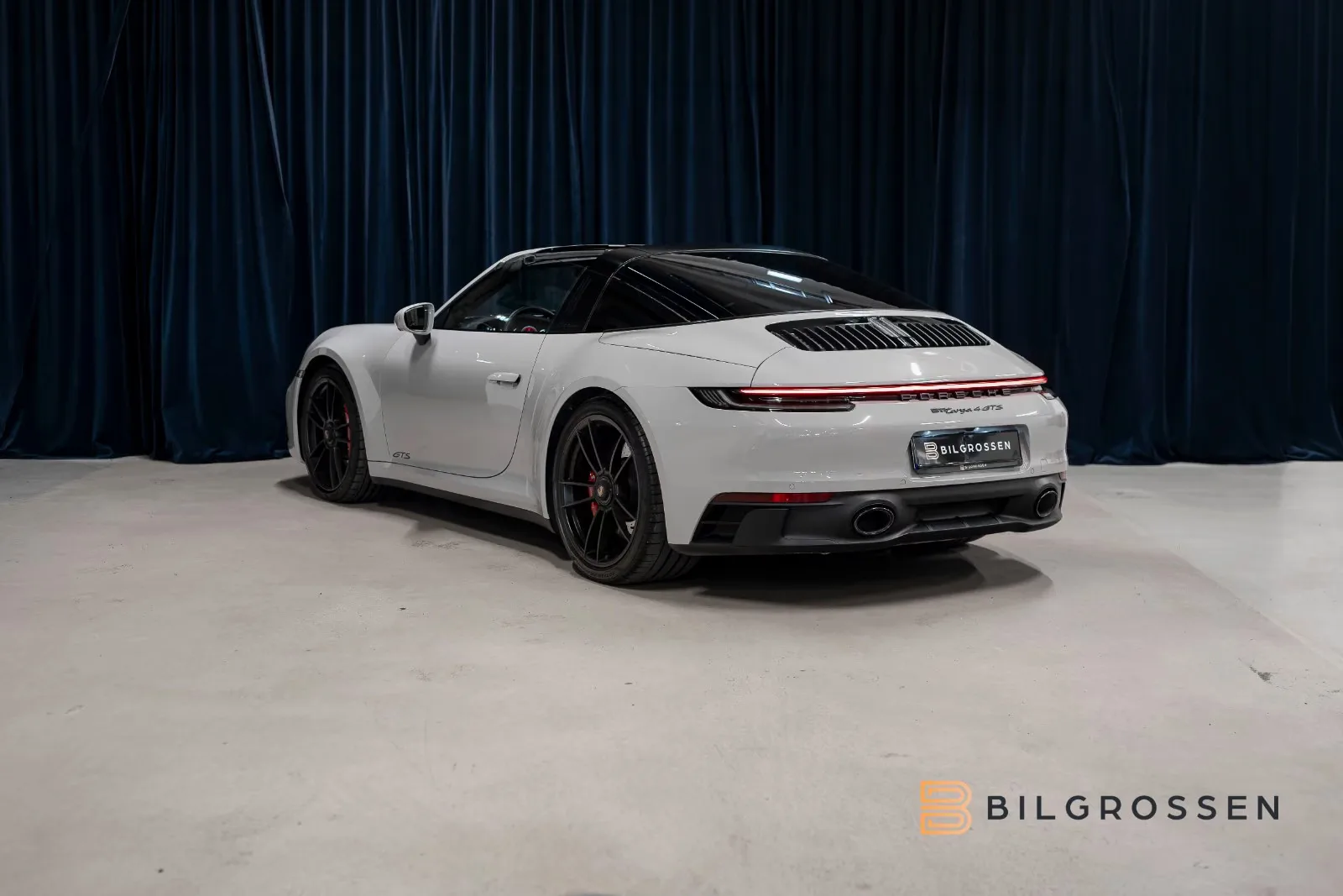 2022 Porsche 911 Targa 4 GTS, 3/28