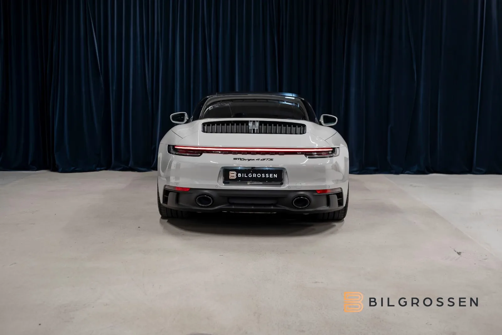 2022 Porsche 911 Targa 4 GTS, 4/28