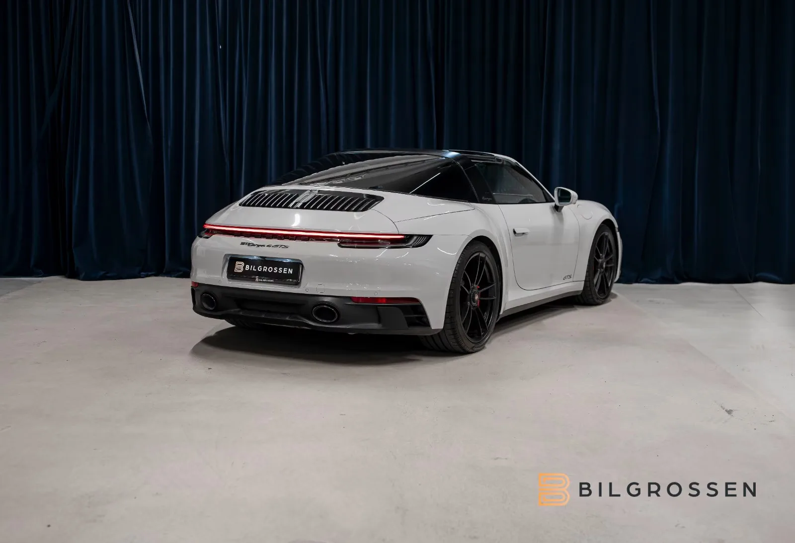 2022 Porsche 911 Targa 4 GTS, 5/28
