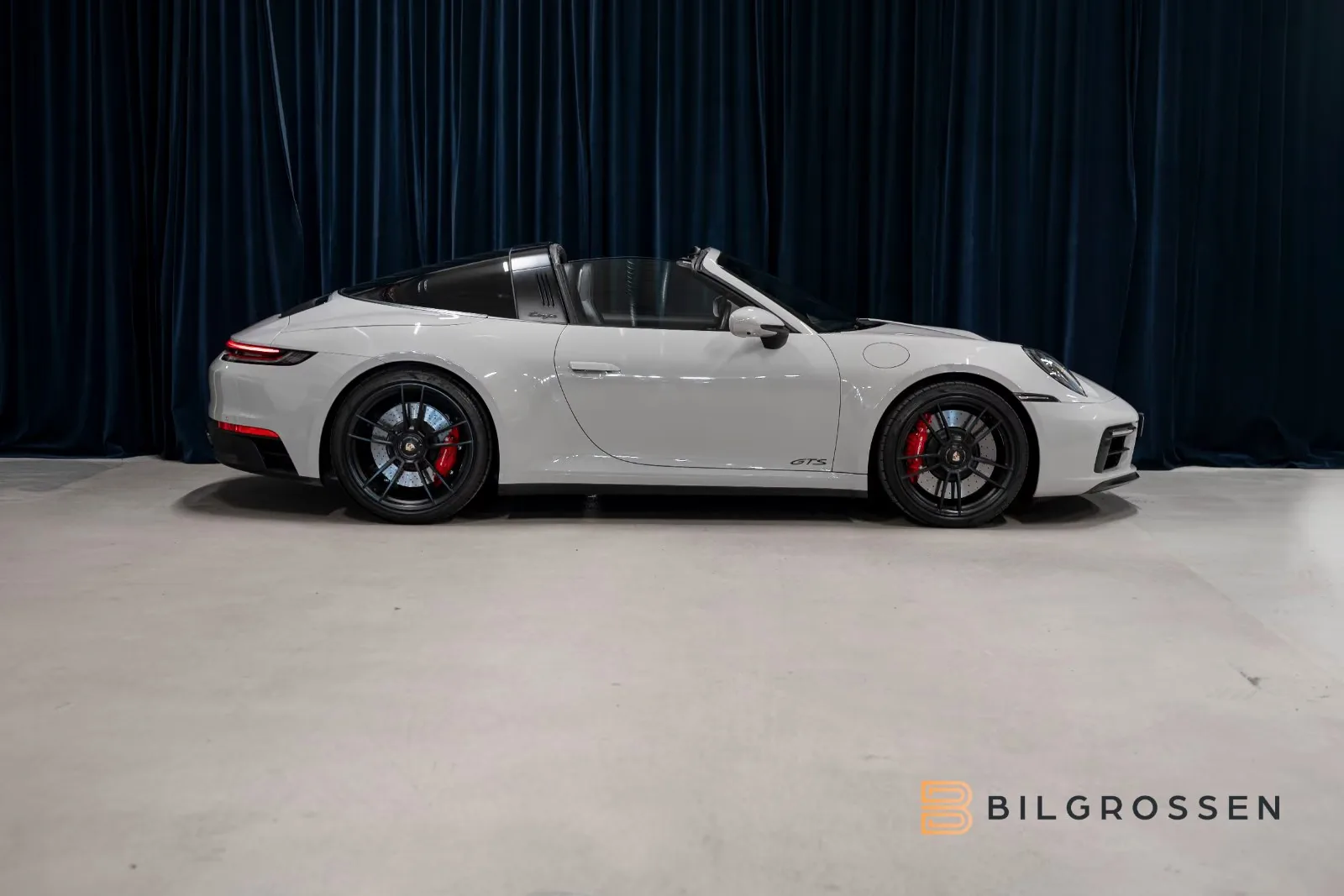 2022 Porsche 911 Targa 4 GTS, 6/28