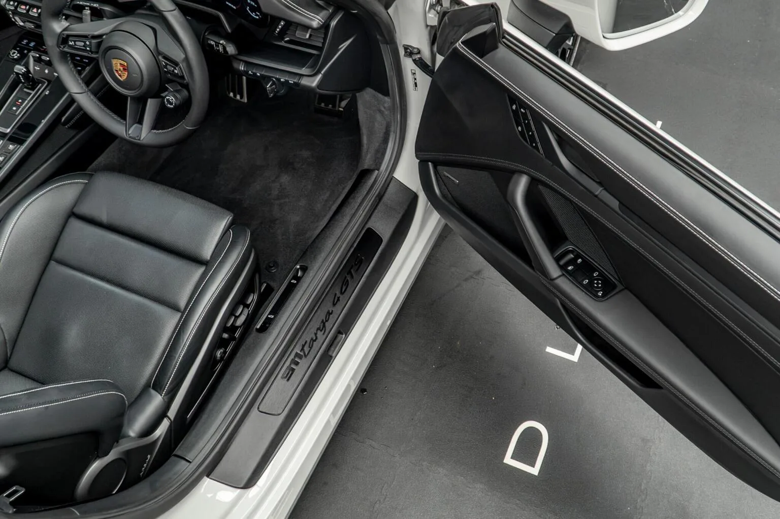2022 Porsche 911 Targa 4 GTS, 29/30